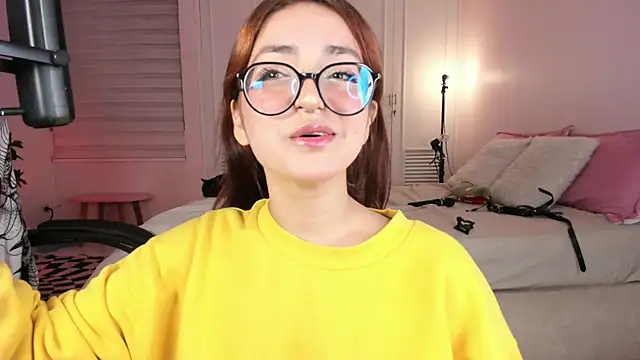 Snapshot of SweetJennaa chatting on March 1, 6:13 am SweetJennaa online show from March 1, 6:13 am