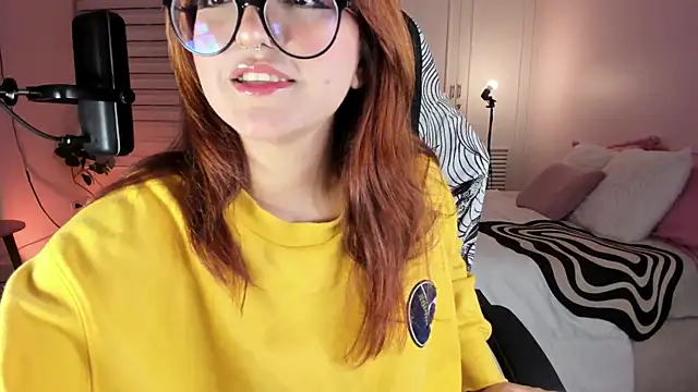 Snapshot of SweetJennaa chatting on March 8, 4:12 am SweetJennaa online show from March 8, 4:12 am