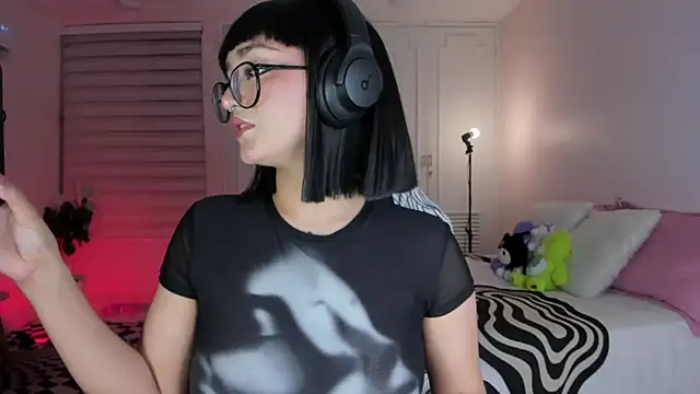 Snapshot of SweetJennaa chatting on March 14, 4:21 am SweetJennaa online show from March 14, 4:21 am