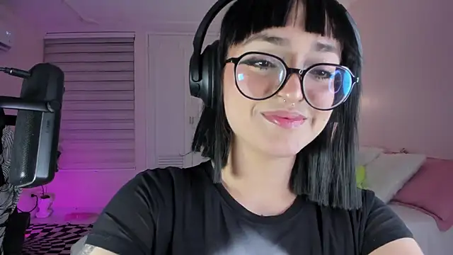 Snapshot of SweetJennaa chatting on March 14, 7:26 am SweetJennaa online show from March 14, 7:26 am