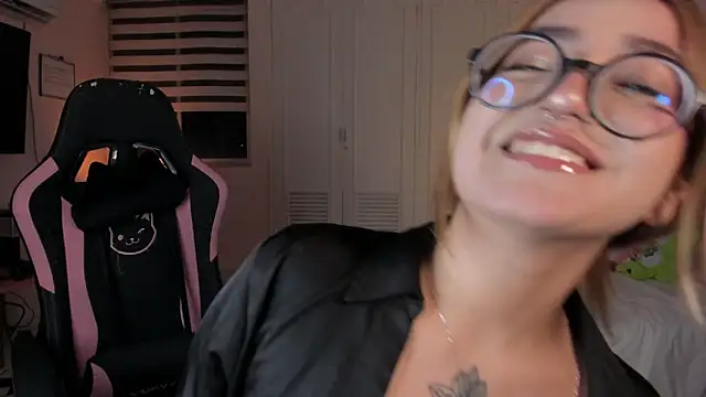 Snapshot of SweetJennaa chatting on September 20, 2:34 am SweetJennaa online show from September 20, 2:34 am