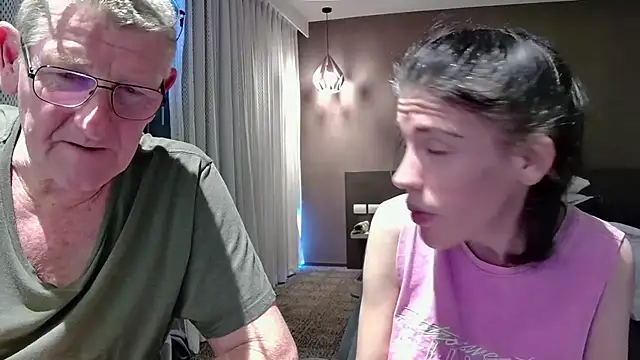 Snapshot of MelinahViking chatting on November 1, 4:58 am MelinahViking online show from November 1, 4:58 am
