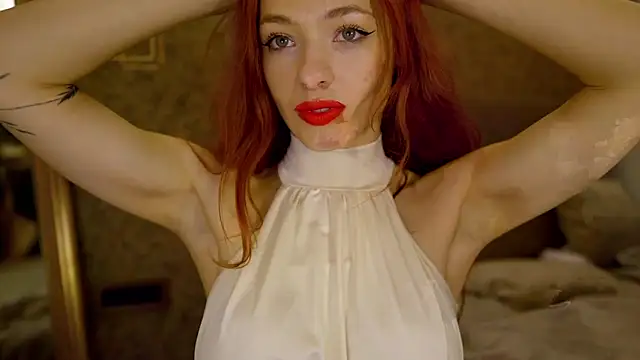 Snapshot of MiaRouge chatting on May 15, 11:23 pm MiaRouge online show from May 15, 11:23 pm