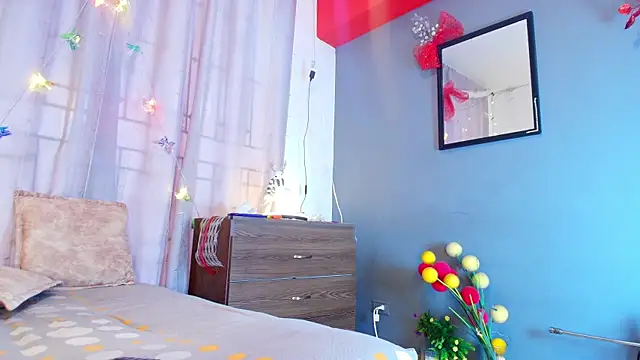 Snapshot of jade_brunnette chatting on December 13, 8:14 pm jade brunnette online show from December 13, 8:14 pm