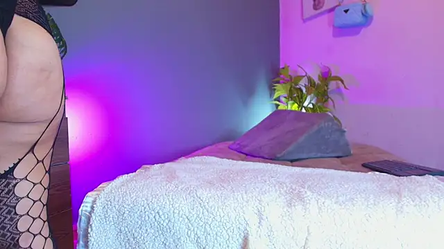 Snapshot of jade_brunnette chatting on May 16, 7:45 pm jade brunnette online show from May 16, 7:45 pm