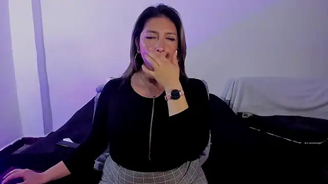 Snapshot of MichelleManson chatting on November 12, 10:15 am MichelleManson online show from November 12, 10:15 am