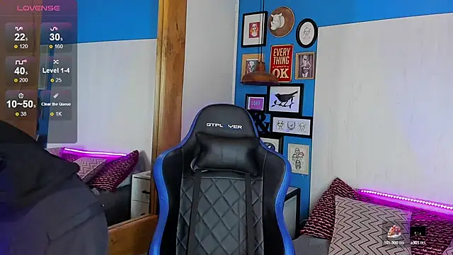 VladHellsing4 online show from February 19, 2:44 pm