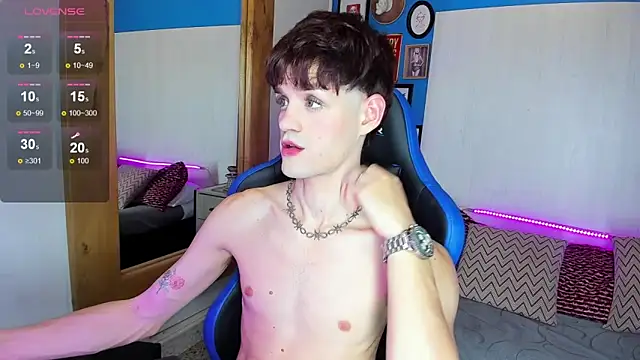 VladHellsing4 online show from March 4, 2:10 pm