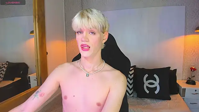 VladHellsing4 online show from March 4, 2:34 pm