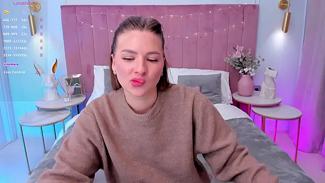 Snapshot of MilaVoxx chatting on February 23, 5:45 am MilaVoxx online show from February 23, 5:45 am