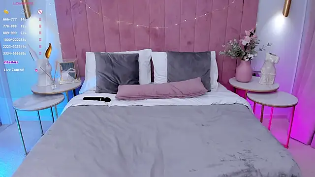 Snapshot of MilaVoxx chatting on March 13, 11:51 am MilaVoxx online show from March 13, 11:51 am