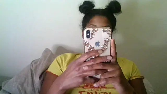 Snapshot of CaramelGoddessxoxo chatting on August 4, 2:08 pm CaramelGoddessxoxo online show from August 4, 2:08 pm