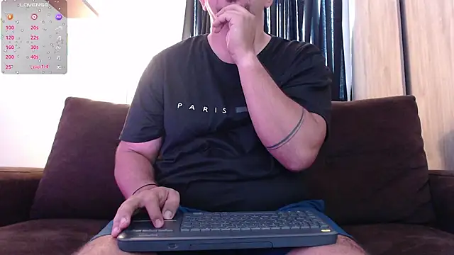 Snapshot of arthur_94 chatting on May 10, 1:27 pm arthur 94 online show from May 10, 1:27 pm