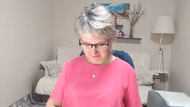 FleurMays online show from November 16, 3:45 am