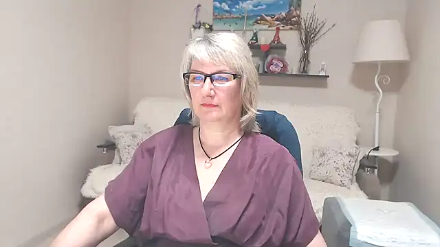 Snapshot of FleurMays chatting on June 6, 4:50 am FleurMays online show from June 6, 4:50 am