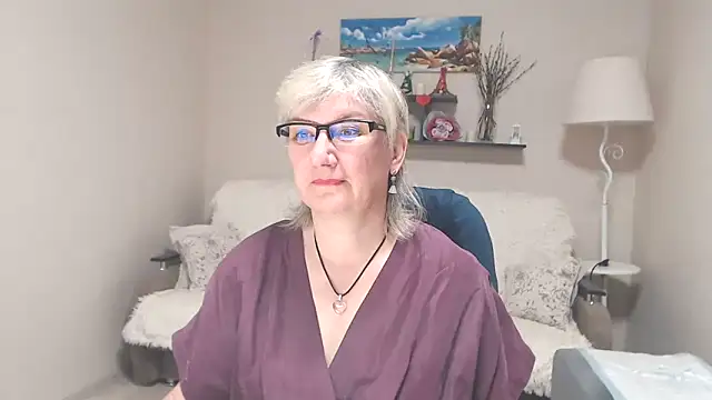 Snapshot of FleurMays chatting on June 12, 4:22 am FleurMays online show from June 12, 4:22 am