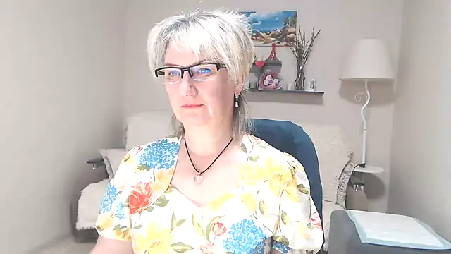 Snapshot of FleurMays chatting on June 19, 2:27 am FleurMays online show from June 19, 2:27 am