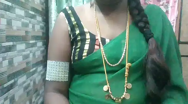 Snapshot of Hot_akshara chatting on December 4, 1:25 am Hot akshara online show from December 4, 1:25 am