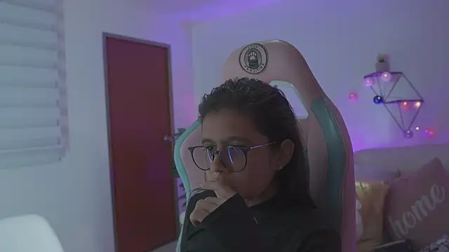 Snapshot of megan_ssmith_ chatting on November 12, 9:25 pm megan ssmith online show from November 12, 9:25 pm