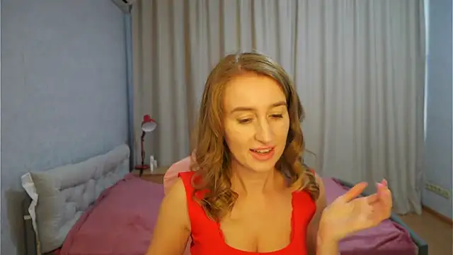 Snapshot of Sophiloren chatting on June 15, 3:58 pm Sophiloren online show from June 15, 3:58 pm