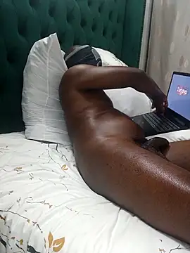 MUVENDA37 online show from December 22, 8:06 pm