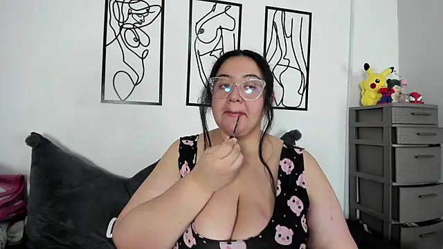 RubyPirsso18 online show from June 11, 7:23 pm