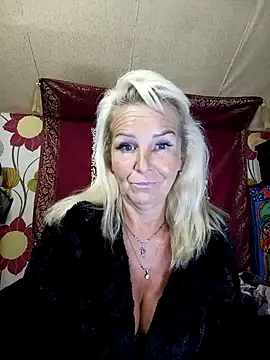 CassandraSandra44 online show from October 13, 5:46 pm