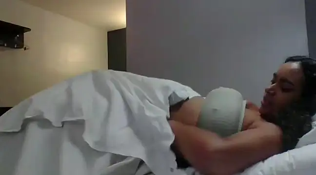 cinnaminnie online show from January 3, 5:31 pm