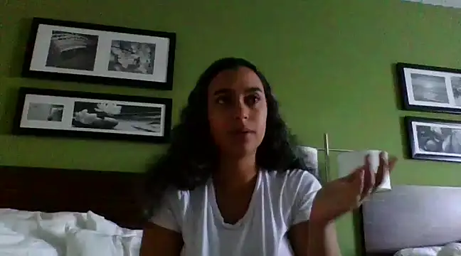 cinnaminnie online show from January 8, 9:23 pm