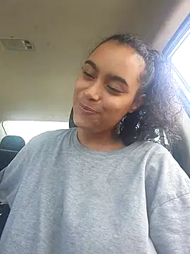 cinnaminnie online show from March 13, 5:28 pm