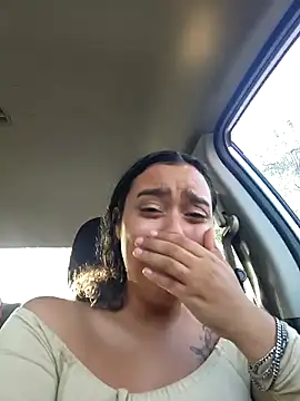 cinnaminnie online show from March 14, 10:27 pm