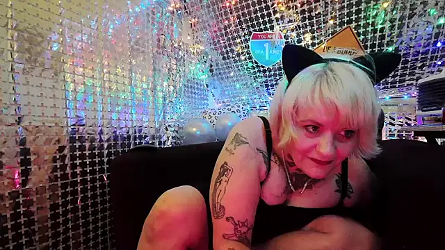 Snapshot of Hunniebunnie78 chatting on August 2, 11:25 pm Hunniebunnie78 online show from August 2, 11:25 pm