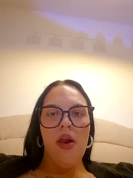 Snapshot of Jujuicy_97 chatting on May 18, 8:03 pm Jujuicy 97 online show from May 18, 8:03 pm