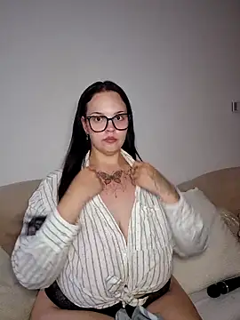 Snapshot of Jujuicy_97 chatting on May 31, 6:53 pm Jujuicy 97 online show from May 31, 6:53 pm