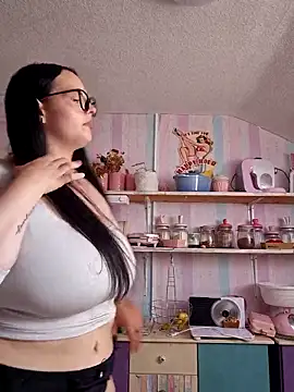 Snapshot of Jujuicy_97 chatting on June 1, 12:51 pm Jujuicy 97 online show from June 1, 12:51 pm