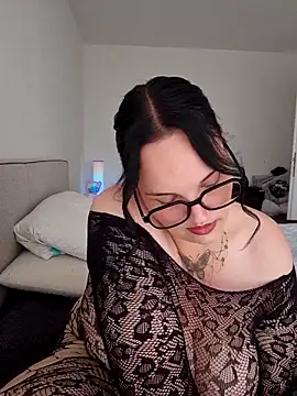 Snapshot of Jujuicy_97 chatting on June 11, 2:59 pm Jujuicy 97 online show from June 11, 2:59 pm