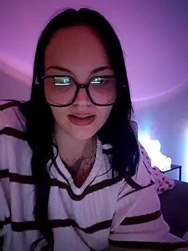 Snapshot of Jujuicy_97 chatting on June 16, 8:33 pm Jujuicy 97 online show from June 16, 8:33 pm