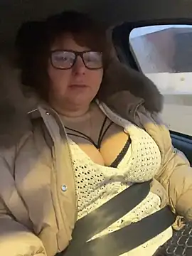 Snapshot of Tania-myr87_ZD chatting on December 14, 2:01 am Tania-myr87 ZD online show from December 14, 2:01 am