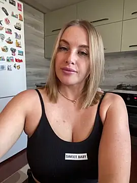 Snapshot of Cute_Hot_Alice chatting on May 5, 1:19 pm Cute Hot Alice online show from May 5, 1:19 pm