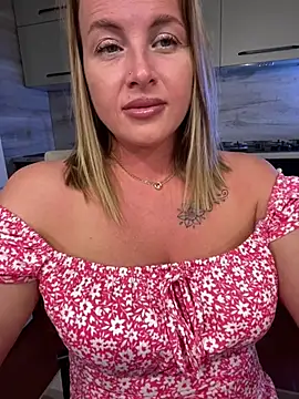 Cute Hot Alice online show from June 24, 8:19 pm