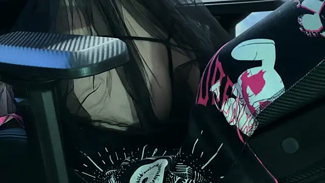 Snapshot of KiraLiLime chatting on March 11, 11:44 am KiraLiLime online show from March 11, 11:44 am