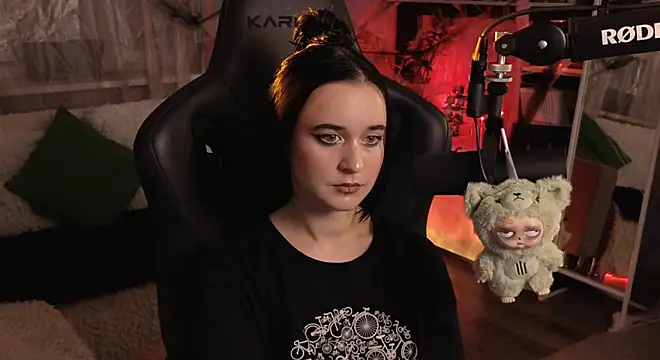 Snapshot of KiraLiLime chatting on November 2, 5:59 pm KiraLiLime online show from November 2, 5:59 pm