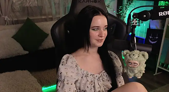 Snapshot of KiraLiLime chatting on November 4, 10:20 pm KiraLiLime online show from November 4, 10:20 pm