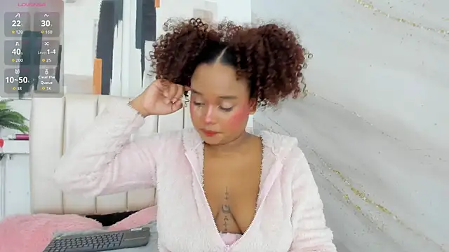 nataly velez online show from December 15, 3:27 pm