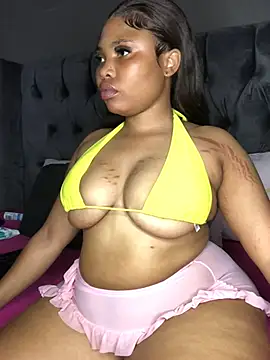 Snapshot of Anaelle24 chatting on January 27, 8:18 am Anaelle24 online show from January 27, 8:18 am