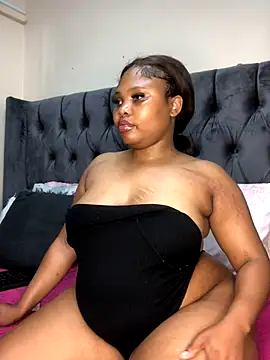 Snapshot of Anaelle24 chatting on November 19, 7:30 am Anaelle24 online show from November 19, 7:30 am