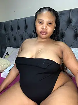 Snapshot of Anaelle24 chatting on May 7, 4:40 am Anaelle24 online show from May 7, 4:40 am