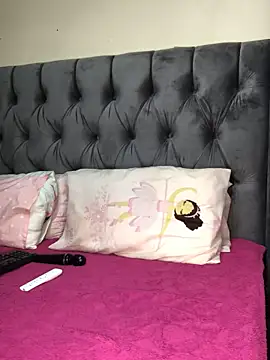 Snapshot of Anaelle24 chatting on May 19, 3:24 am Anaelle24 online show from May 19, 3:24 am