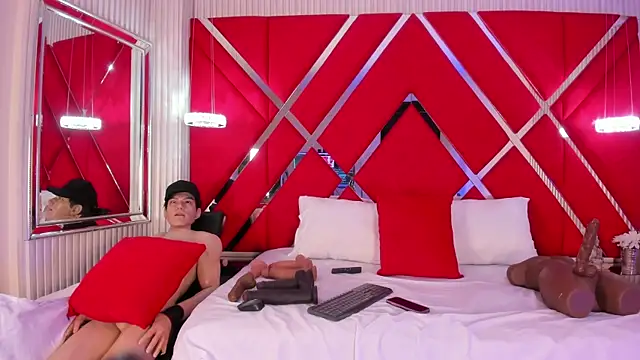 Snapshot of SusanCouper chatting on May 11, 10:40 pm SusanCouper online show from May 11, 10:40 pm