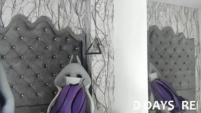 larissa01  online show from February 1, 3:41 am